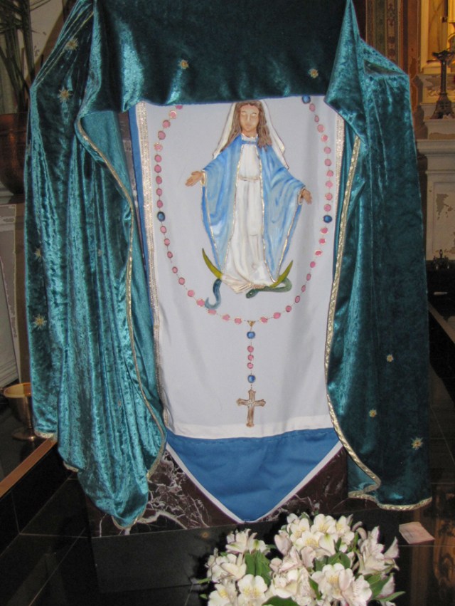 A beautiful banner honoring Our Lady of the Holy Rosary