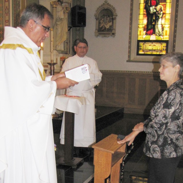 Cindy consecrates herself to the Blessed Virgin